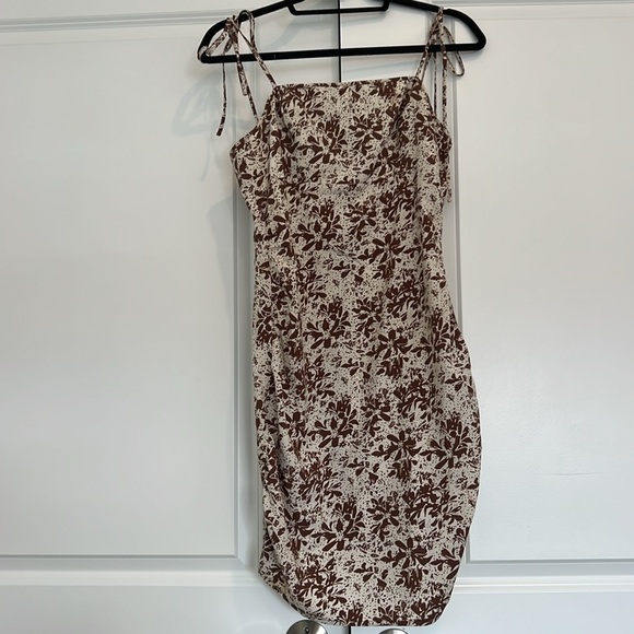 Shein Floral Brown and White Women's Mini dress in size medium - Picture 3 of 3